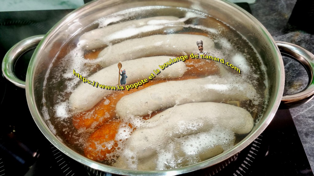 Laisser cuire à l\\\'eau frémissante pendant 10 minutes les saucisses