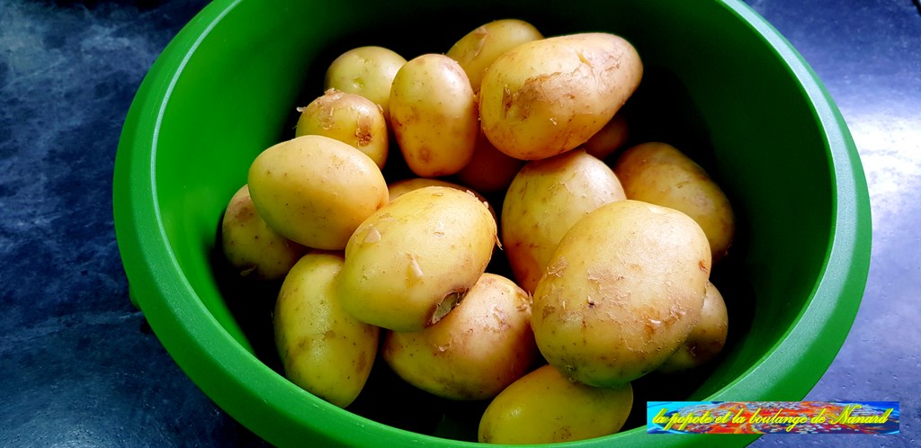 Laver puis cuire les pommes de terre à la vapeur