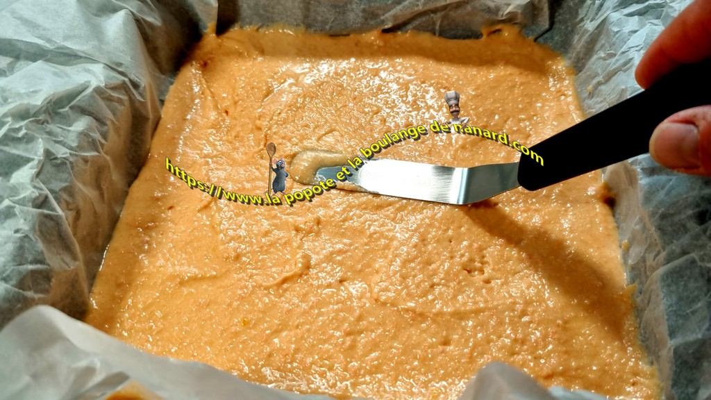Lisser la pâte à l\\\'aide d\\\'une petite spatule coudée puis réserver au frigo