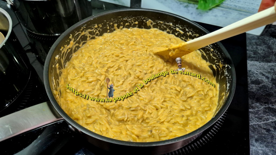 Mélanger le risotto à feu doux jusqu\\\'à obtenir une consistance onctueuse