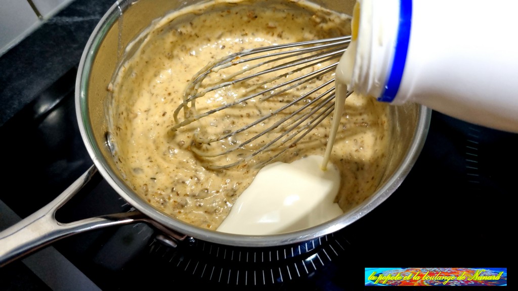Mélanger les cèpes, laisser cuire 2 minutes puis ajouter un peu de lait si la sauce est trop épaisse