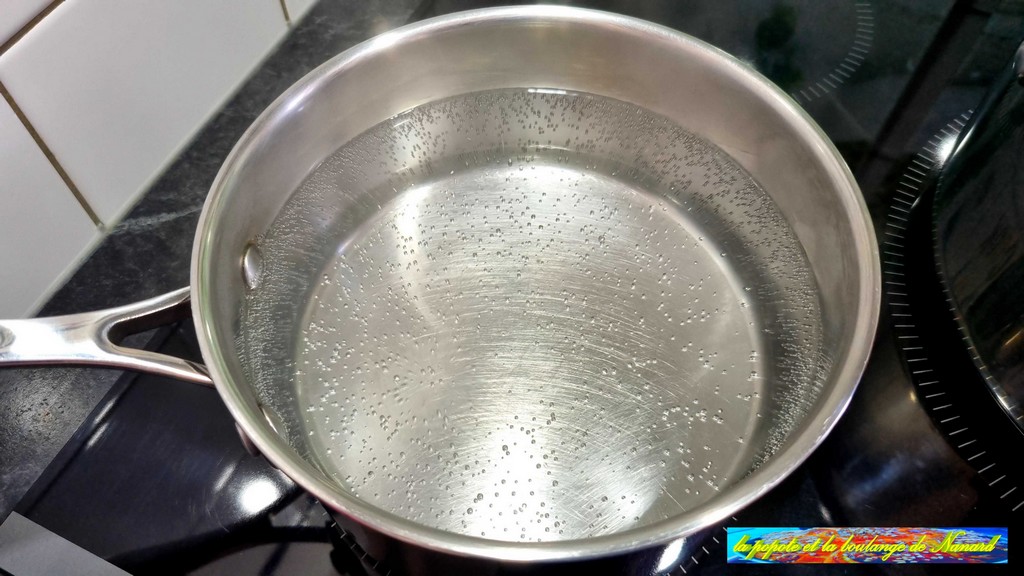 Mettre à bouillir 1,5 litre d\\\'eau dans une casserole