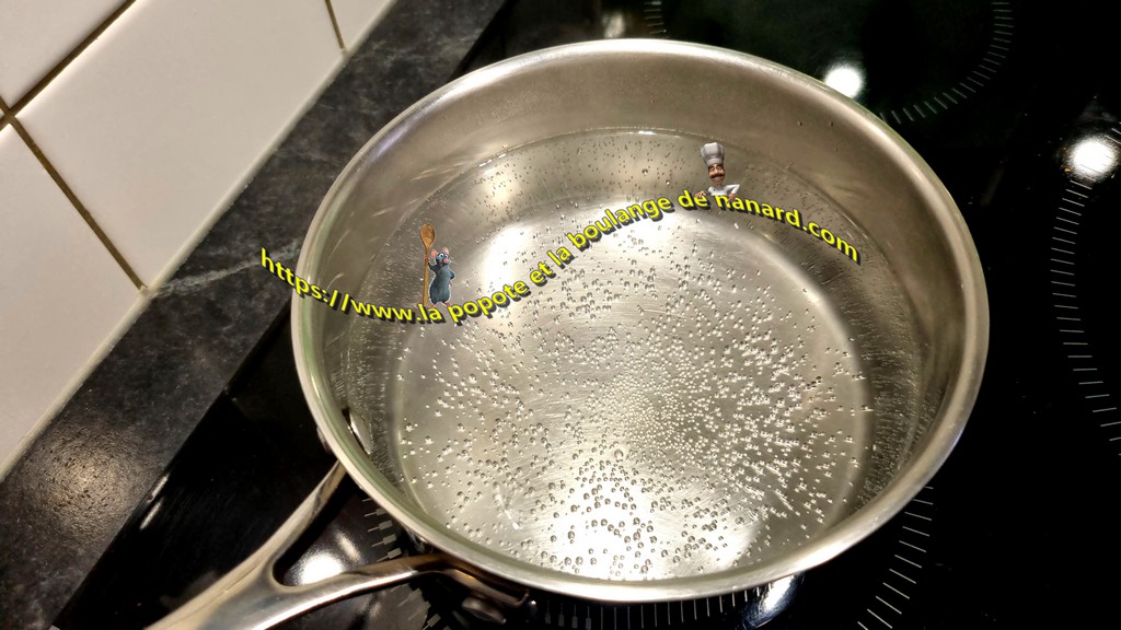 Mettre à bouillir un litre d\\\'eau dans une casserole