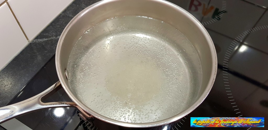 Mettre à bouillir une casserole d\\\'eau salée