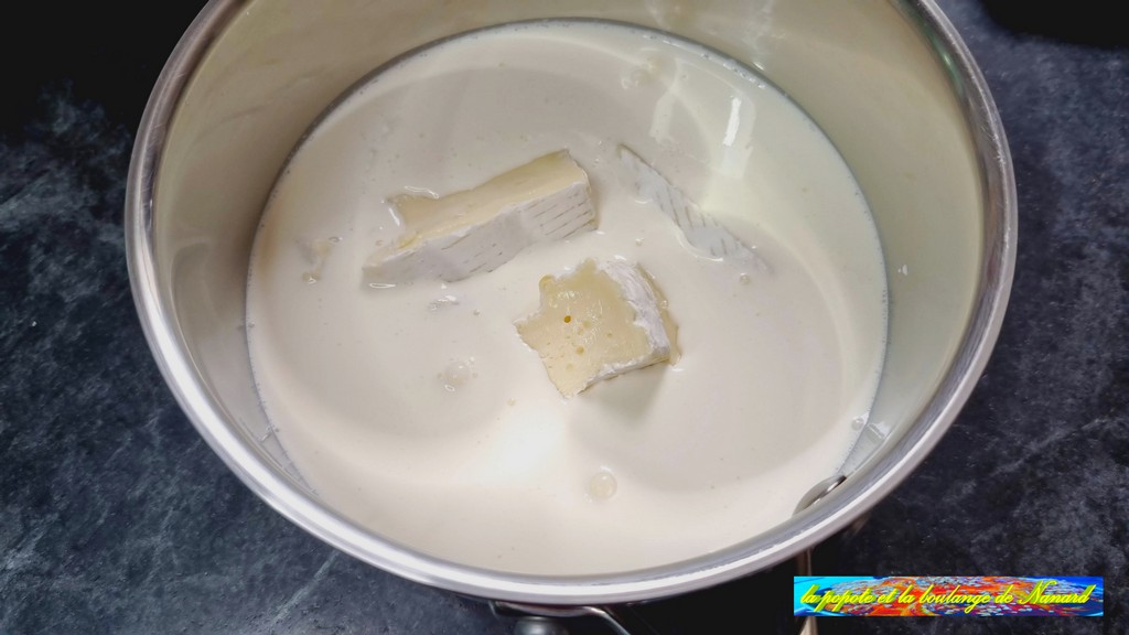 Mettre la crème avec le fromage dans une casserole