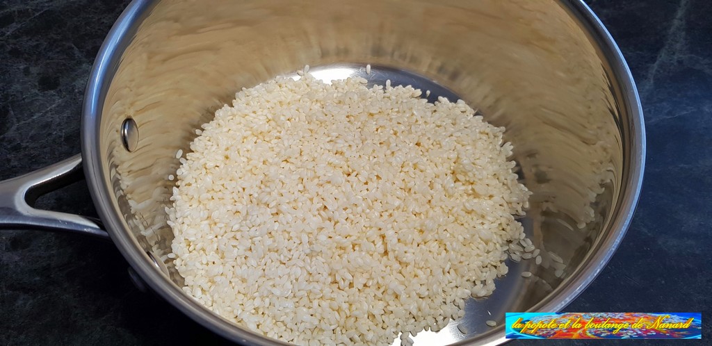 Mettre le riz dans une casserole