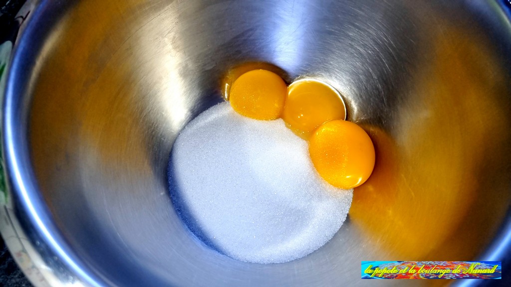 Mettre le sucre et les jaunes d\\\'œufs dans un cul de poule