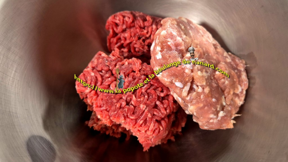 Mettre les deux viandes dans un cul de poule