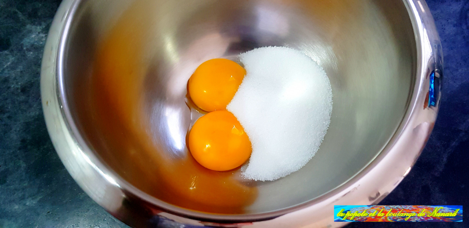 Mettre les jaunes d\\\'œufs et le sucre dans un cul de poule
