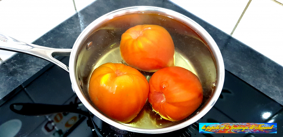 Mettre les tomates 10 secondes dans l\\\'eau bouillante