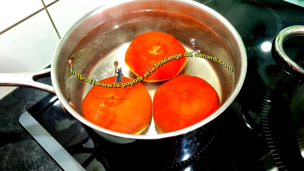 Plonger les tomates 1 minute dans l\\\'eau bouillante