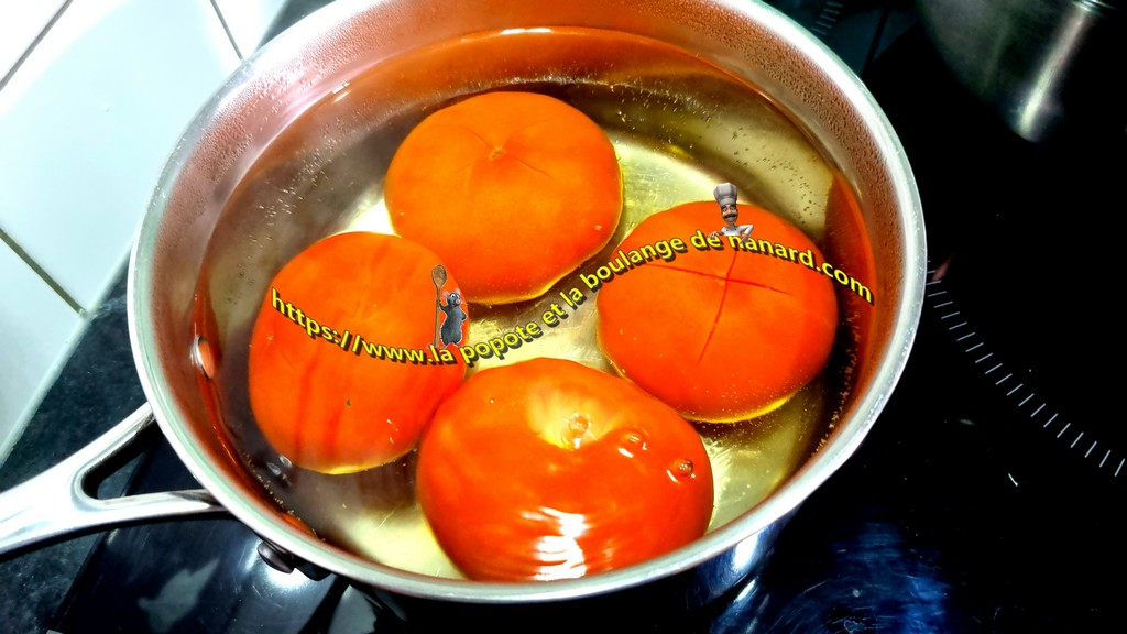 Plonger les tomates 10 secondes dans l\\\'eau bouilante