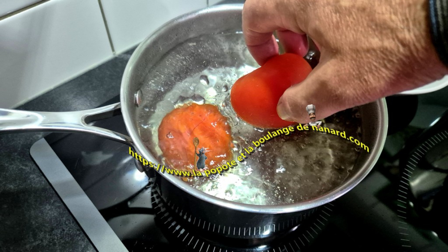 Plonger les tomates 10 secondes dans l\\\'eau bouillante