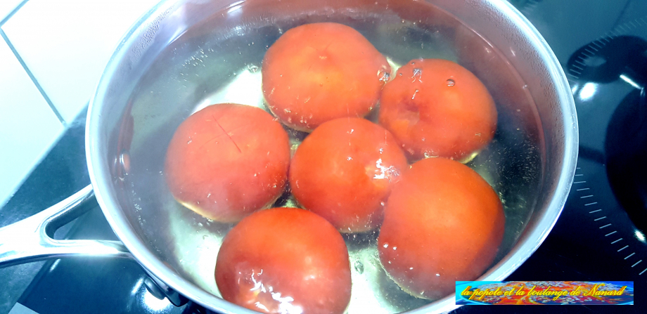 Plonger les tomates 10 secondes dans l\\\'eau bouillante