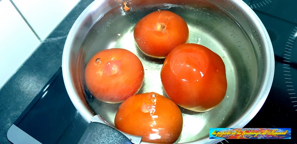 Plonger les tomates 10 secondes dans l\\\'eau bouillante