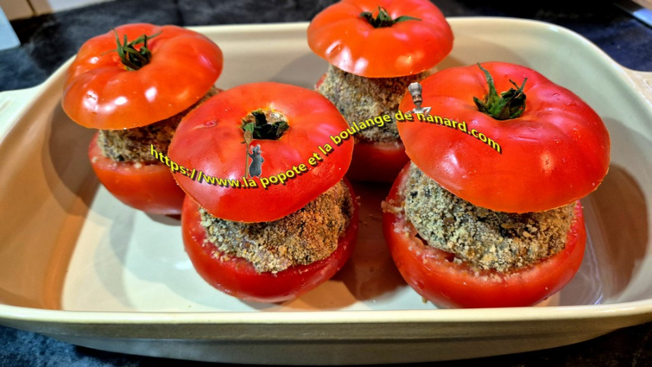 Poser le chapeau des tomates puis réserver au frais