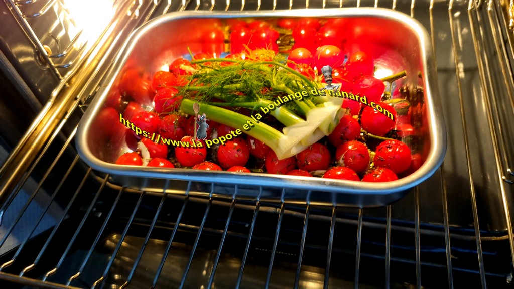Poser le vert du fenouil sur les tomates puis cuire l\\\'ensemble 1H30 à 120°C