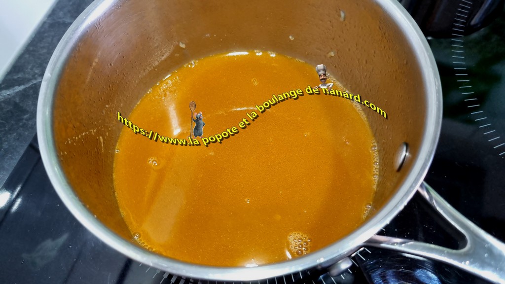 Remettre la sauce dans la casserole puis porter à ébullition à feu moyen