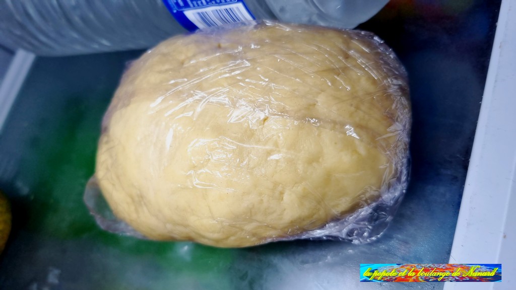 Réserver la pâte au réfrigérateur pendant 1H30