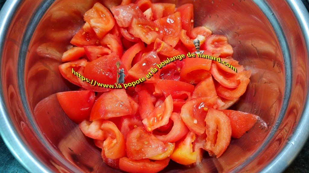 Réserver les tomates dans un cul de poule