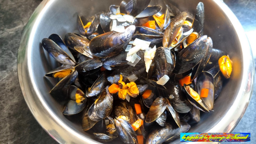 Retirer les moules de la cocotte