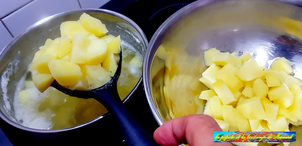Retirer les pommes de terre sans jeter l\\\'eau de cuisson