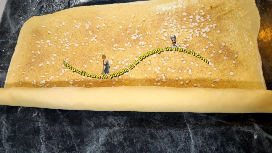 Rouler la brioche dans la longueur en serrant bien