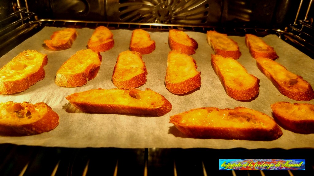 Toaster les tranches de pain 7 minutes à 200°C
