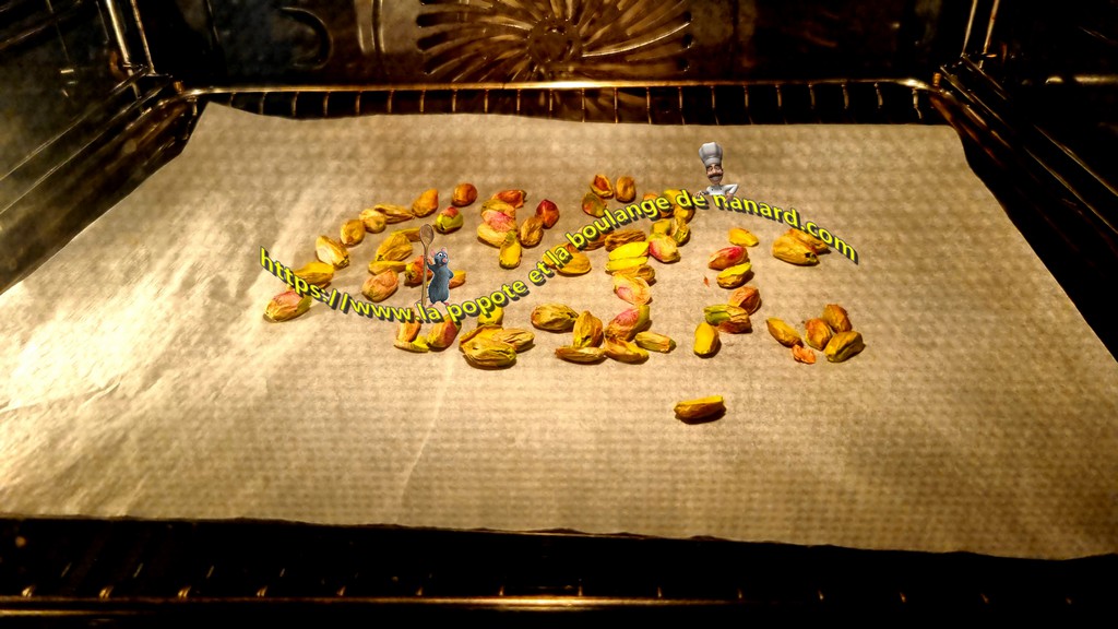 Torréfier les pistaches 15 minutes à 150°C