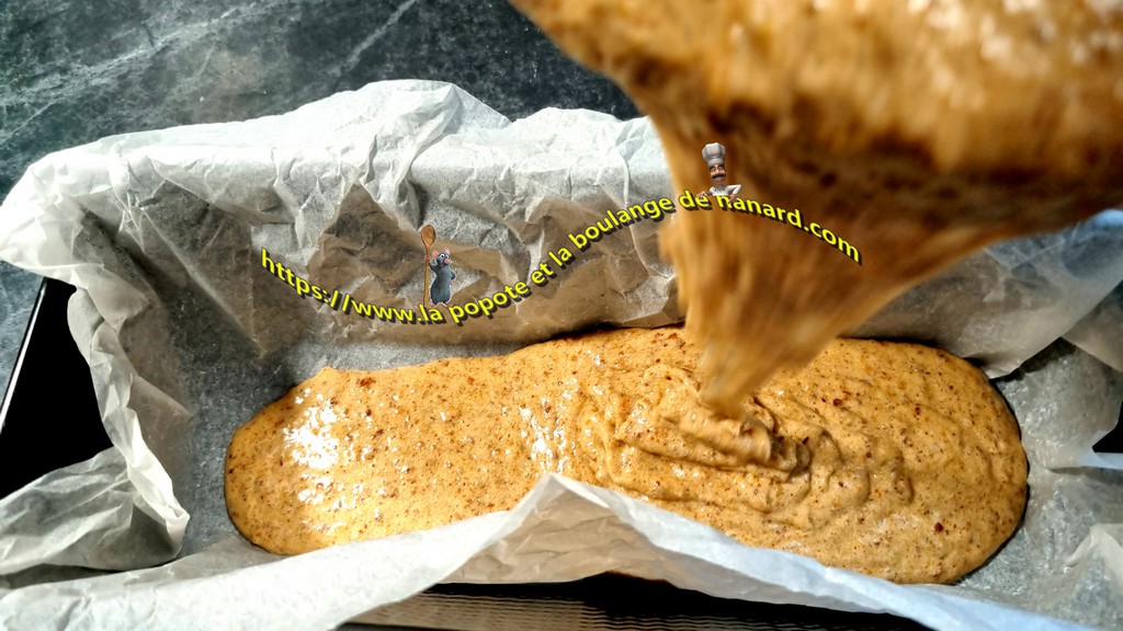Verser la pâte dans moule chemisé de papier sulfurisé