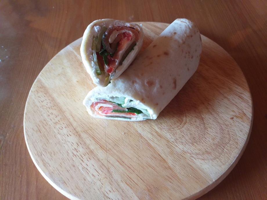 Wrap truite fumé et Crudités