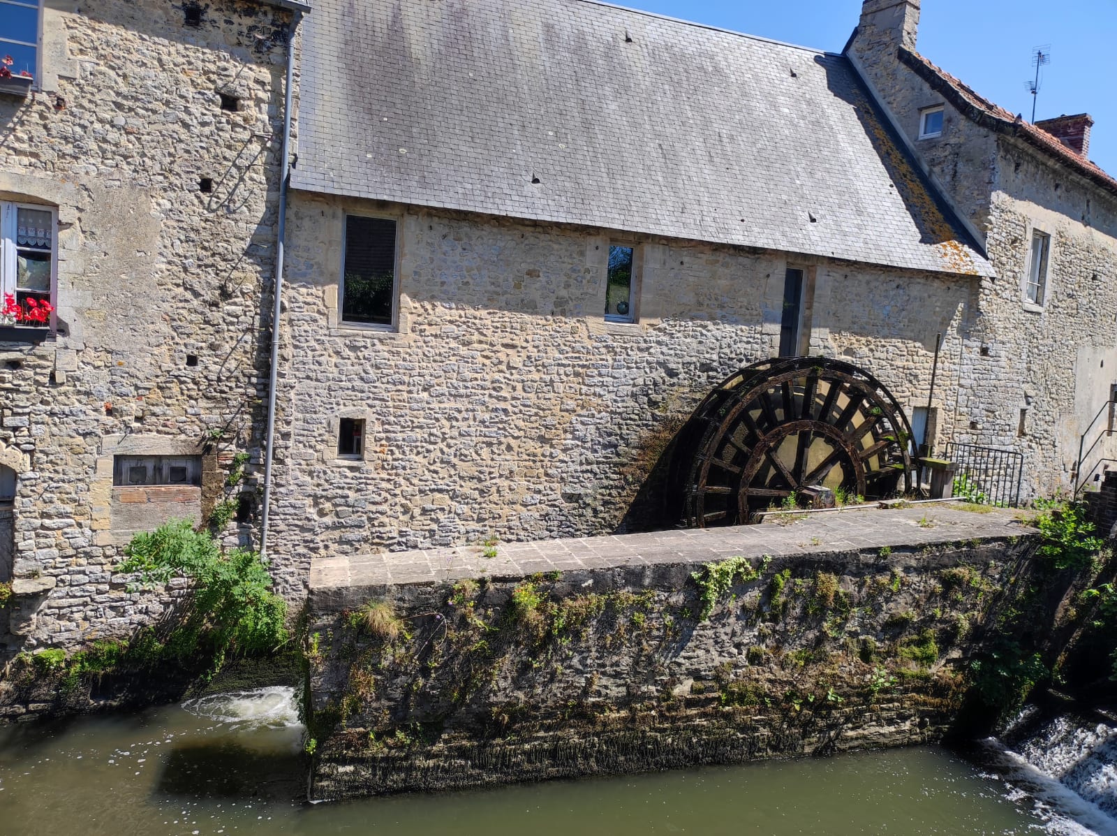 moulin a eau sur la rivière Aure Bayeux -14