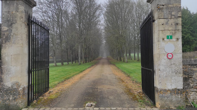 Entrée du château d'Aillieres