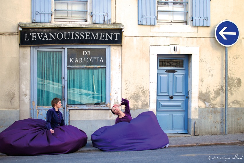 L'évanouissement de Karlotta, avec  Mélina Doudoux et Sandrine Fretault,