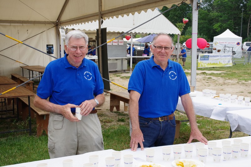 Bénévoles du Comité des Fêtes de Cour-Cheverny.