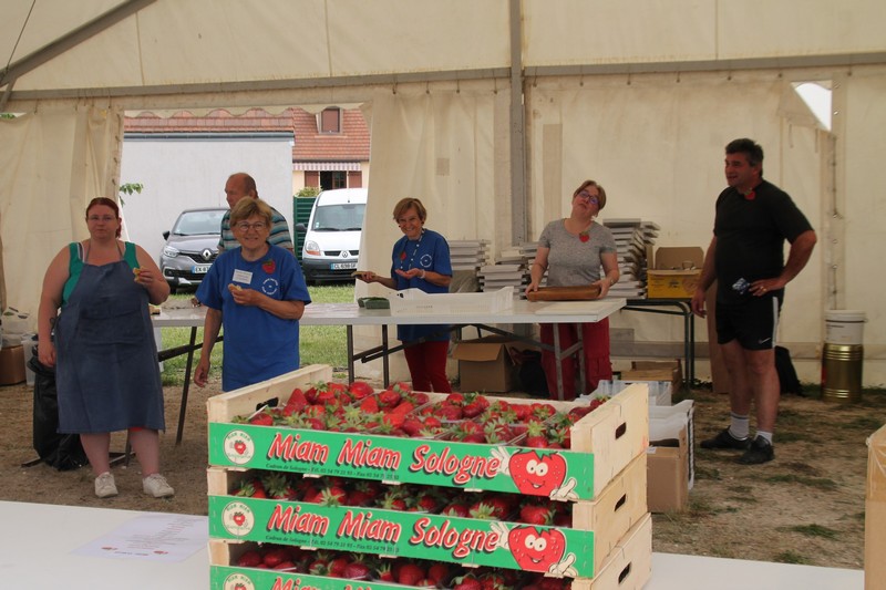 Comité des Fêtes de Cour-Cheverny: Fête de la fraise 