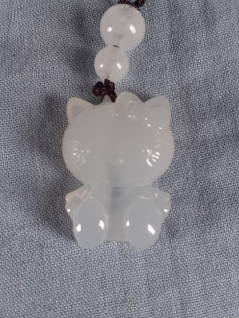 pendentif chat jade blanc