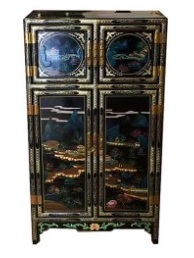 Armoire chinoise laquée de couleur noire