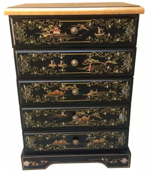 Une commode chinoise laquée