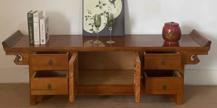Un meuble TV en orme
