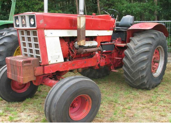 INTERNATIONAL-HARVESTER-1468-1971.jpg