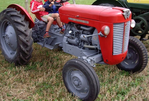 MASSEY-FERGUSON-825.jpg