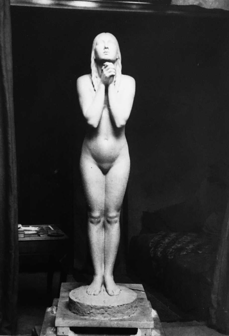 Invocation, statue en plâtre2